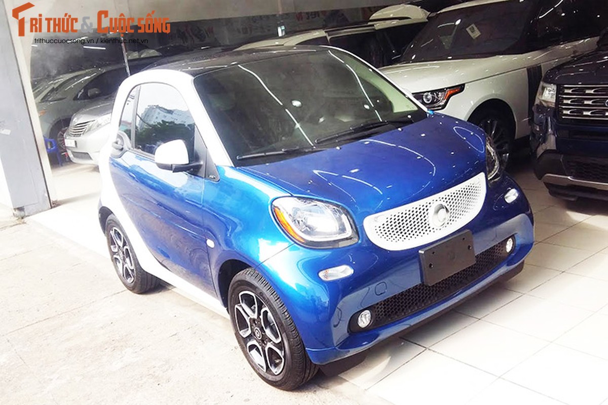 “Xe hop” Smart fortwo 2016 tien ty dau tien tai VN